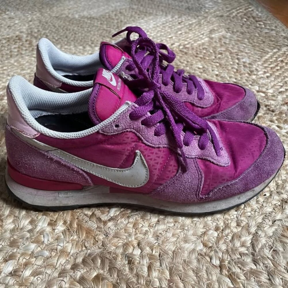 Vintage 2014 Pink Nike Internationalists
